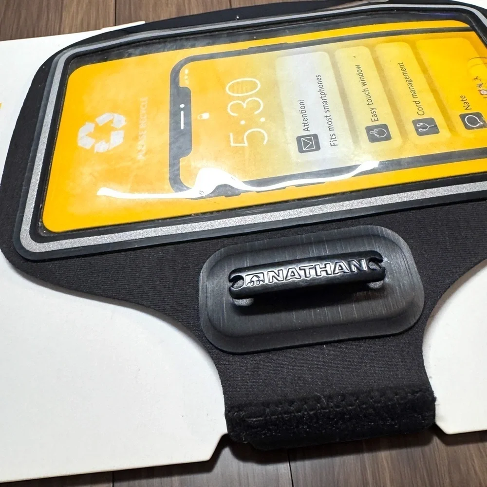 Nathan StrideSport Armband Phone Carrier, Running Phone Holder, Touchscreen, NWT